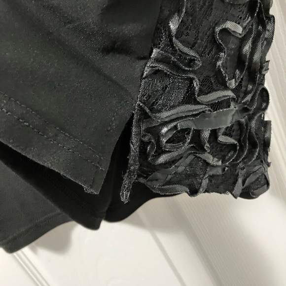 ⭐️2/$20⭐️ Fiori fancy black tank top, satin ruffled roses, 1XL (fits like XL) - Picture 3 of 8